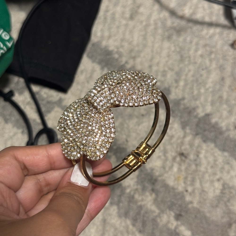 Elegant Gold Bow Bracelet